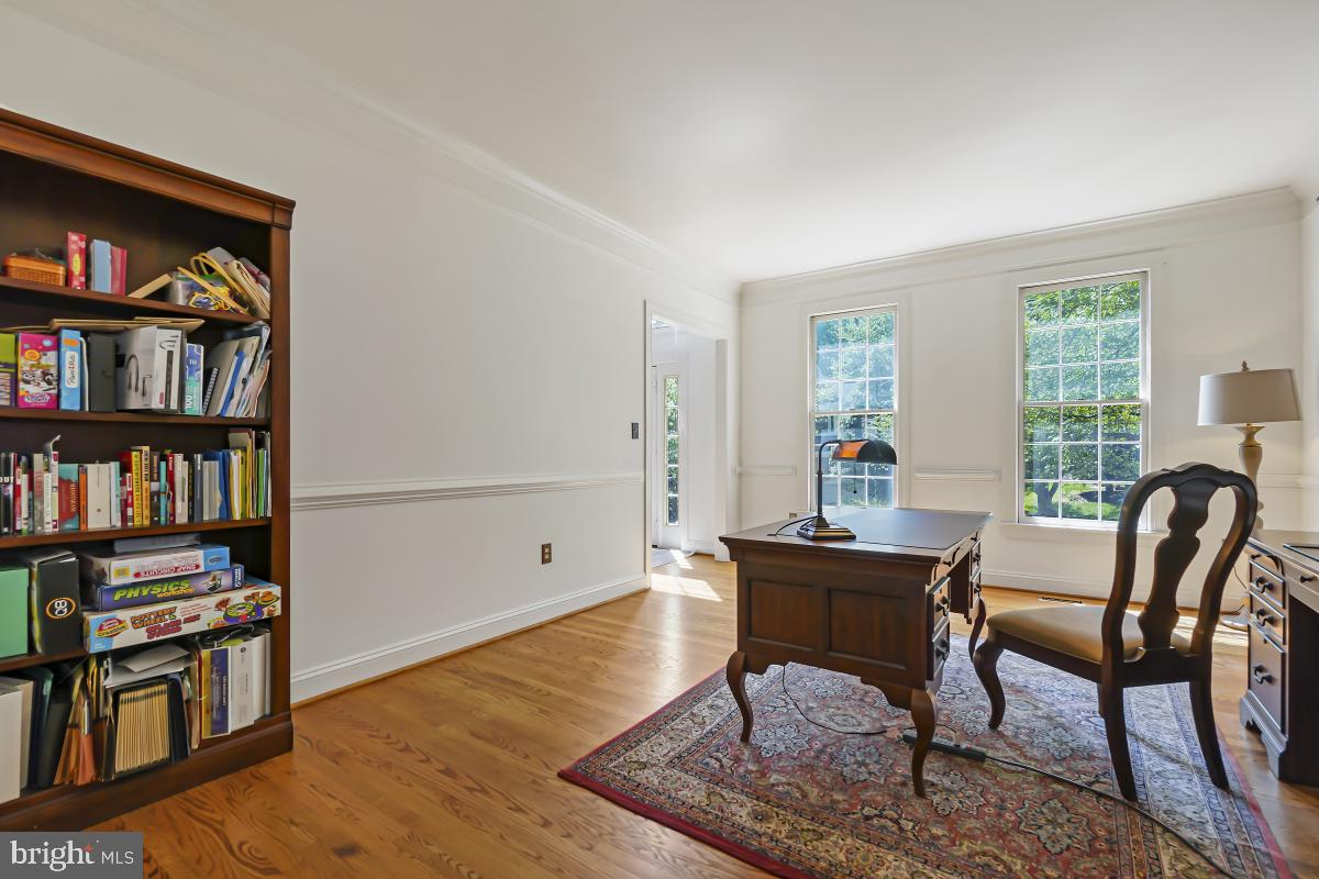 6811 Rannoch Road Bethesda, MD 20817 - Photo 5 of 33