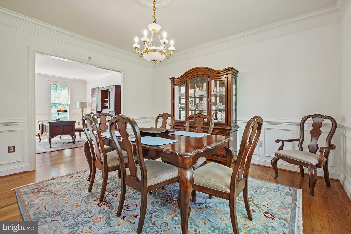 6811 Rannoch Road Bethesda, MD 20817 - Photo 7 of 33