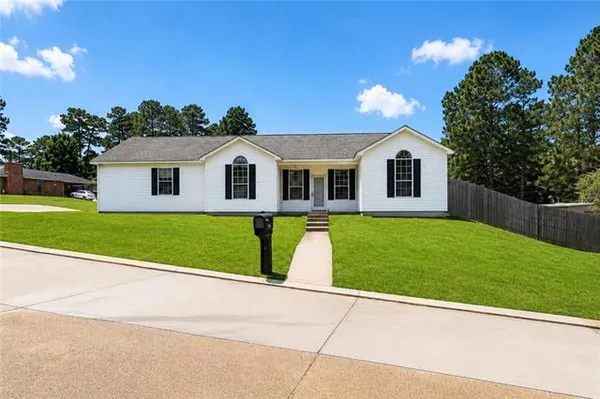 $275,000 | 4706 Whispering Pines Loop, Pineville, LA 71360