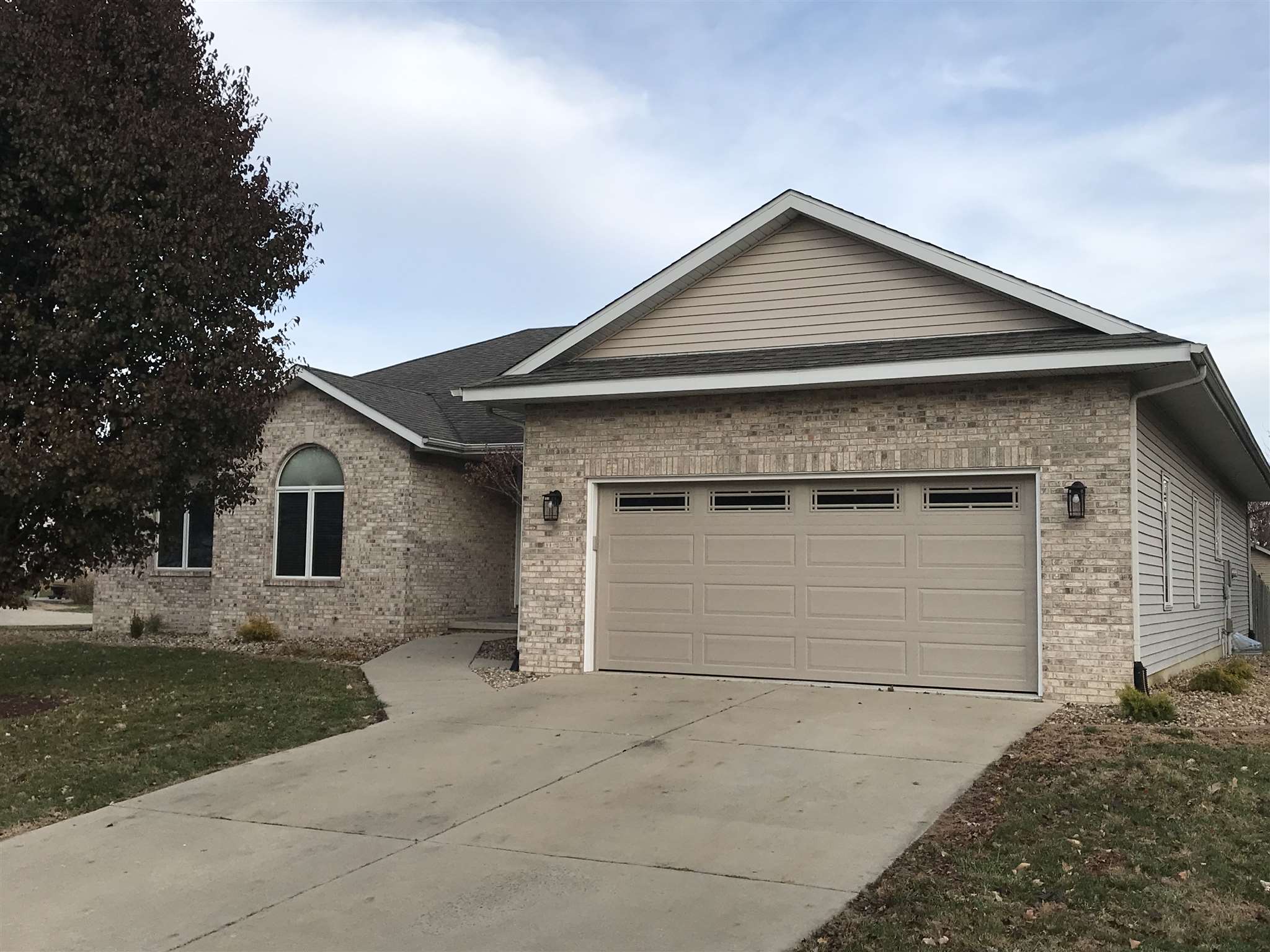 1804 Appleton Drive Springfield, IL 62711 - Photo 1 of 36 Gallery Image 1