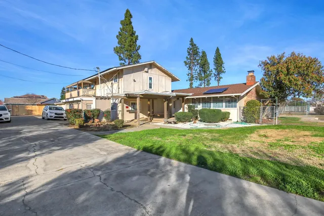 a view of a house with a yard