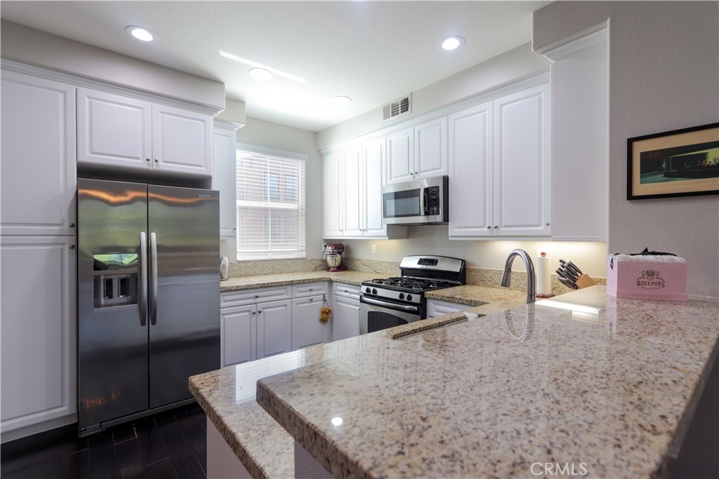 47 Aliso Ridge Loop Mission Viejo, CA 92691 - Photo 10 of 49 Beautiful kitchen