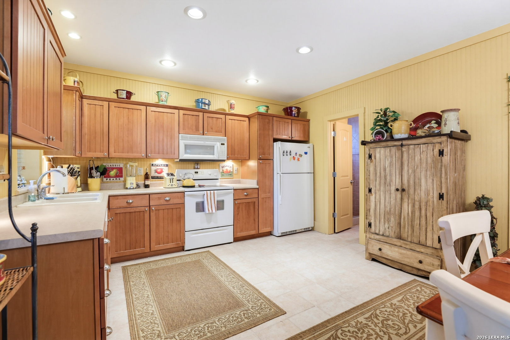 928 Pebble Beach Road Northwest Lakehills, TX 78063 - Photo 9 of 46