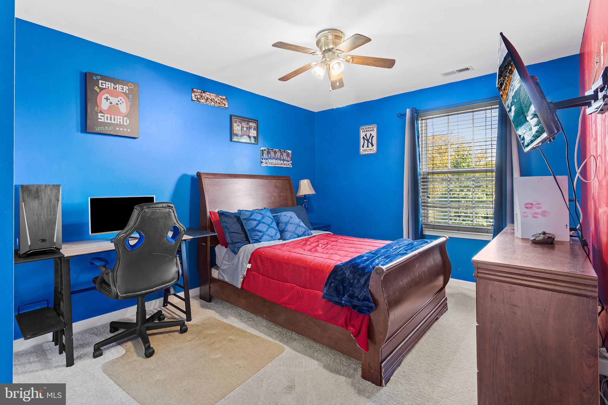 323 Pigott Drive Florence, NJ 08518 - Photo 18 of 36 a bedroom with a bed and a desk