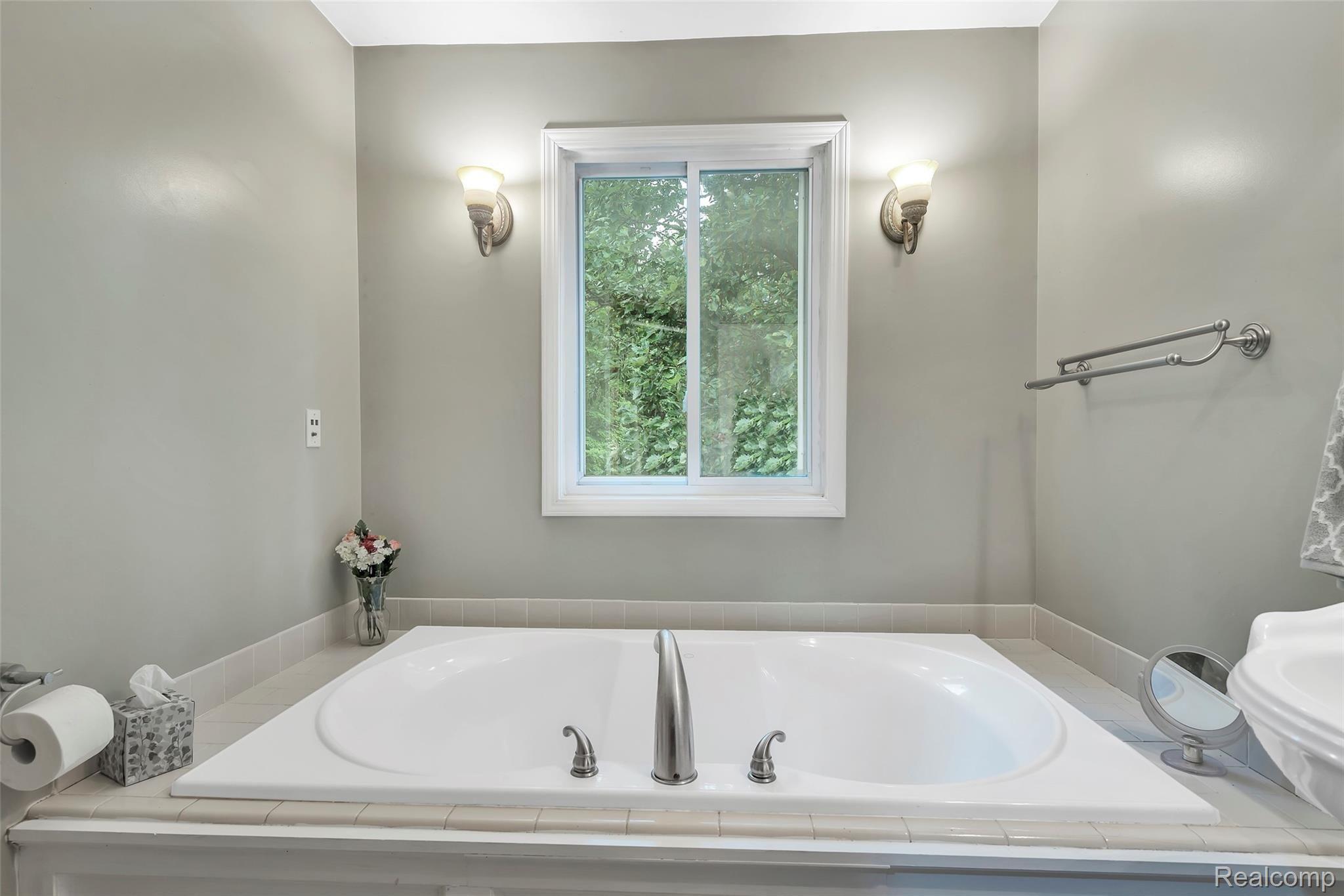 563 Gulley Road Howell, MI 48843 - Photo 33 of 49 Master Bath