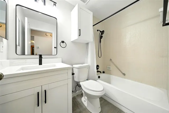 $279,999 | 1725 Pine Ridge Way East, Unit E, Palm Harbor, FL 34684