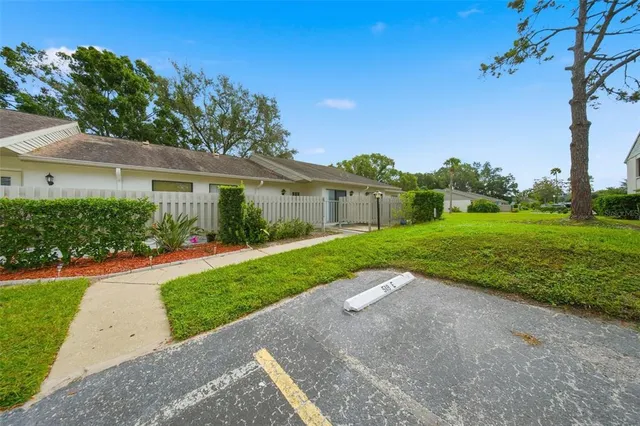 $279,999 | 1725 Pine Ridge Way East, Unit E, Palm Harbor, FL 34684
