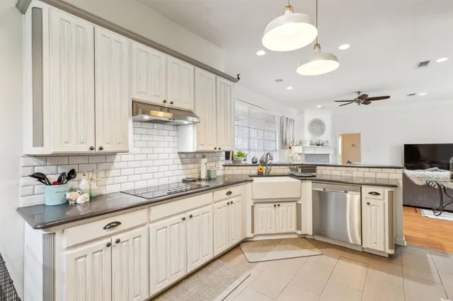 $450,000 | 1115 Brook Arbor Drive, Mansfield, TX 76063