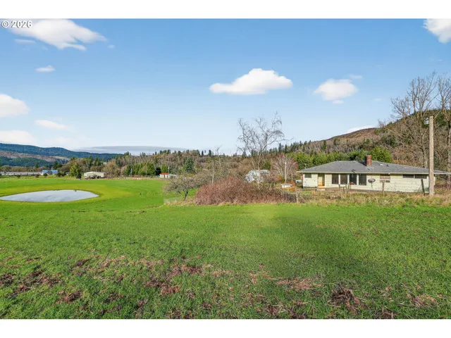 a view of a house with a big yard