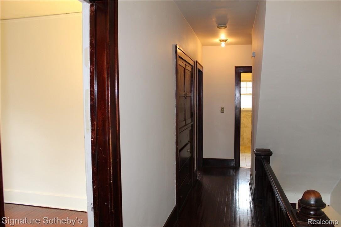 970 Pemberton Road Grosse Pointe, MI 48230 - Photo 9 of 34 Upper Level Hallway / Built in Storage