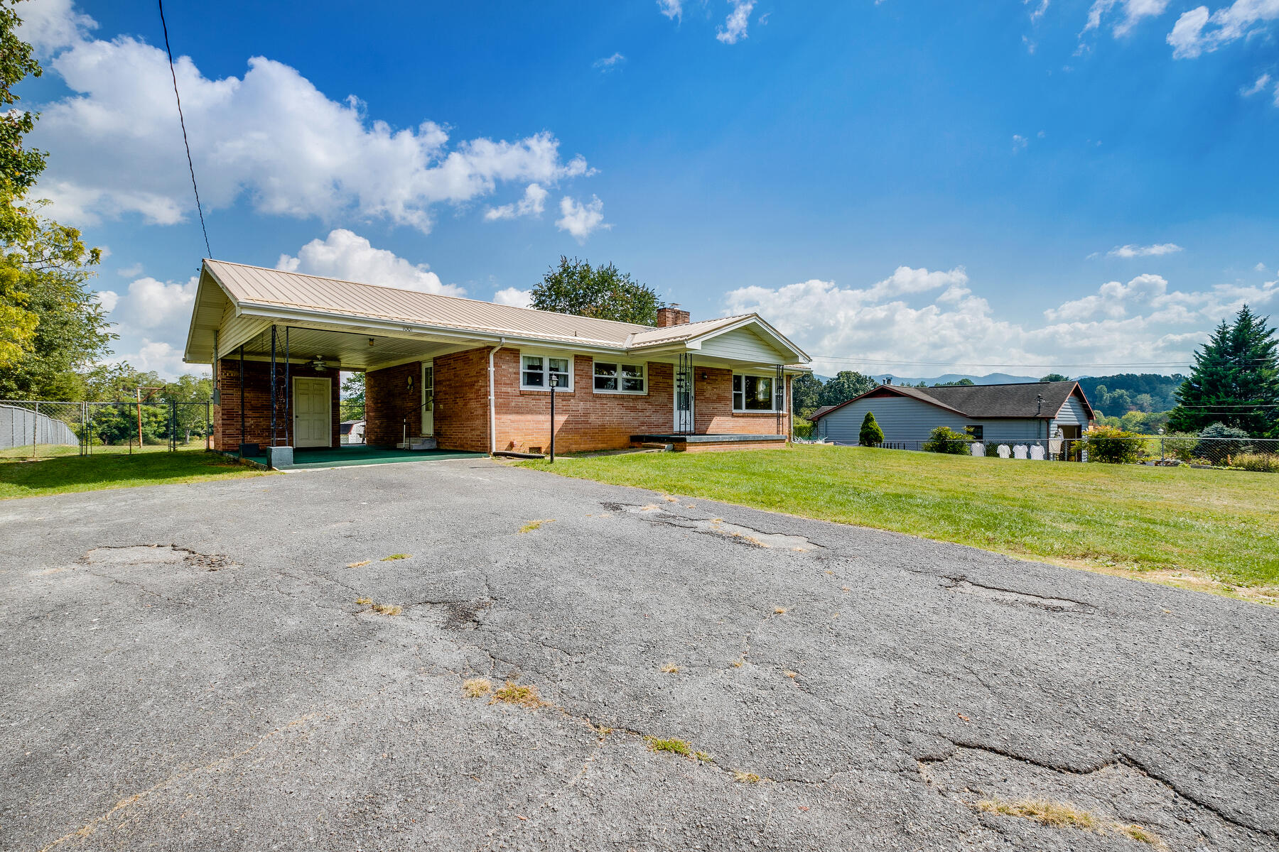 1001 Huffine Road Johnson City, TN 37604 - Photo 4 of 42 004