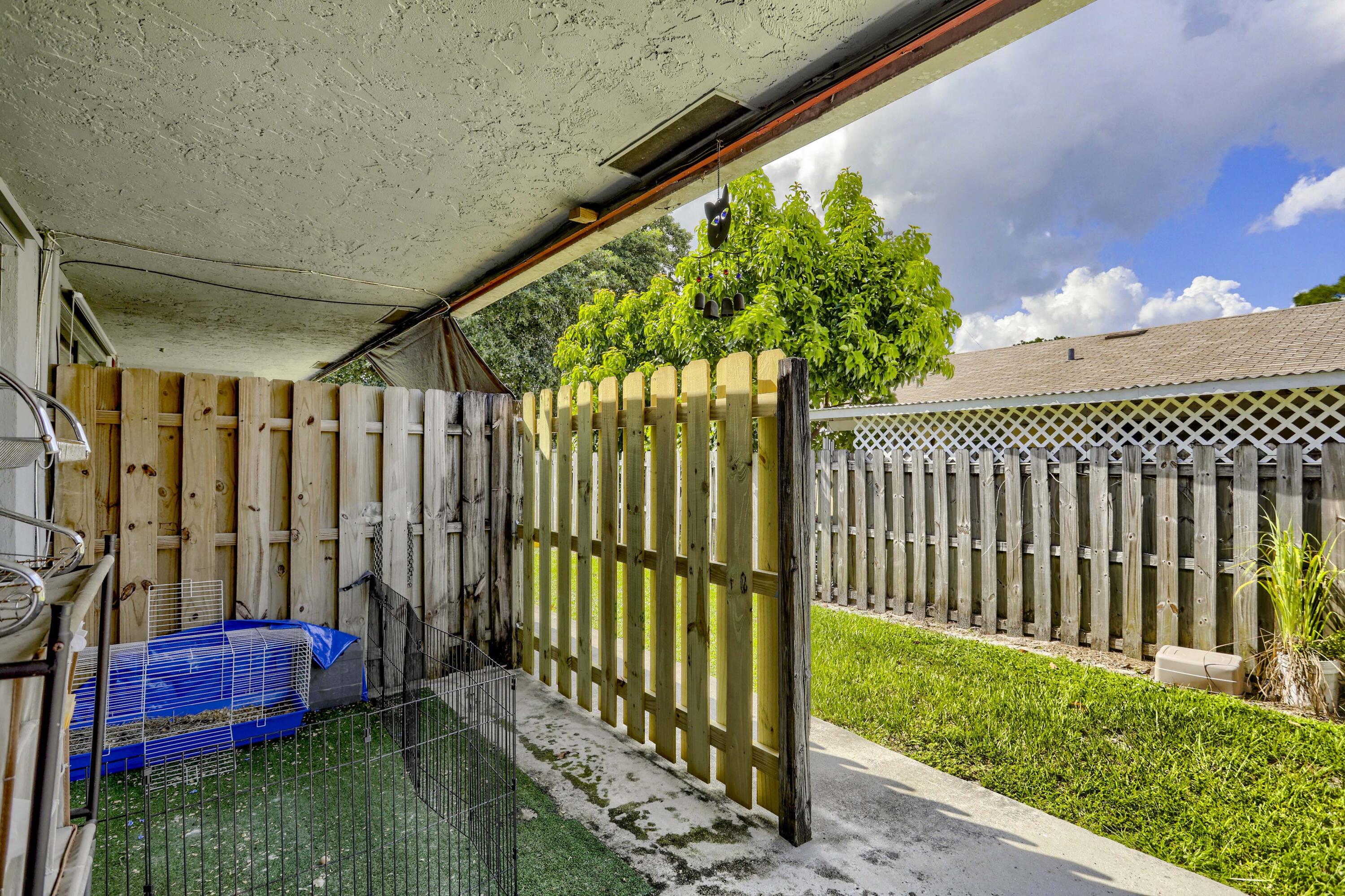 1419 Sunset Road West Palm Beach, FL 33406 - Photo 7 of 41 07__20a6184-hdr(6)_interior 2
