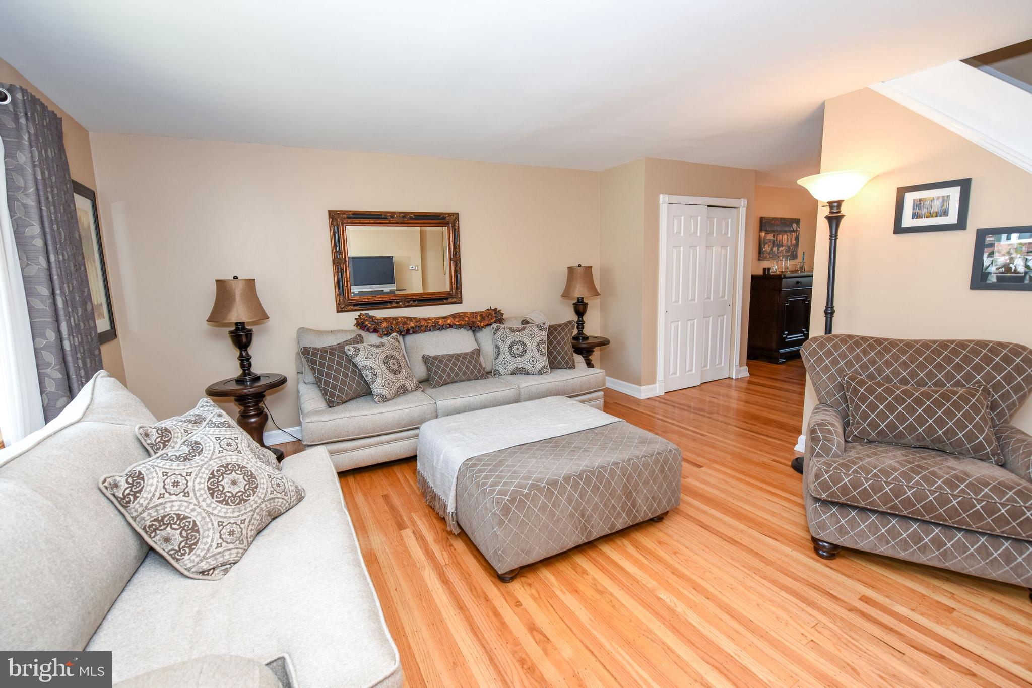 12737 Hollins Road Philadelphia, PA 19154 - Photo 3 of 26