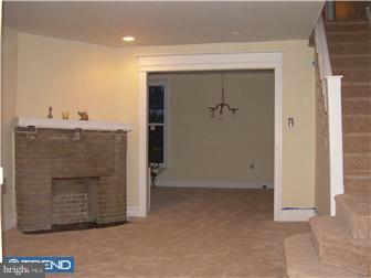 5931 Nassau Road Philadelphia, PA 19151 - Photo 2 of 8 Living Room