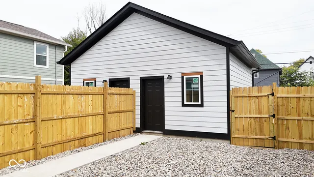 $2,800 | 2237 Carrollton Avenue, Indianapolis, IN 46205