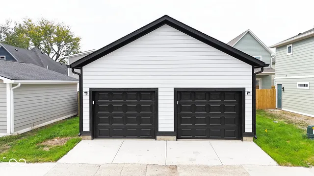 $2,800 | 2237 Carrollton Avenue, Indianapolis, IN 46205