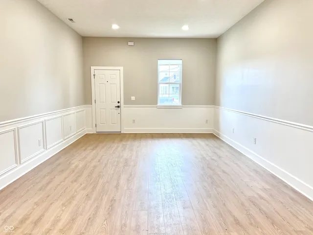 $2,800 | 2237 Carrollton Avenue, Indianapolis, IN 46205