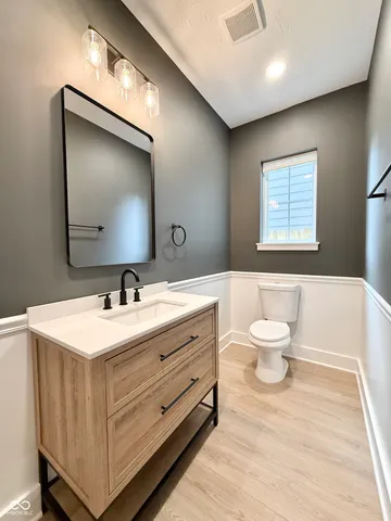 $2,800 | 2237 Carrollton Avenue, Indianapolis, IN 46205