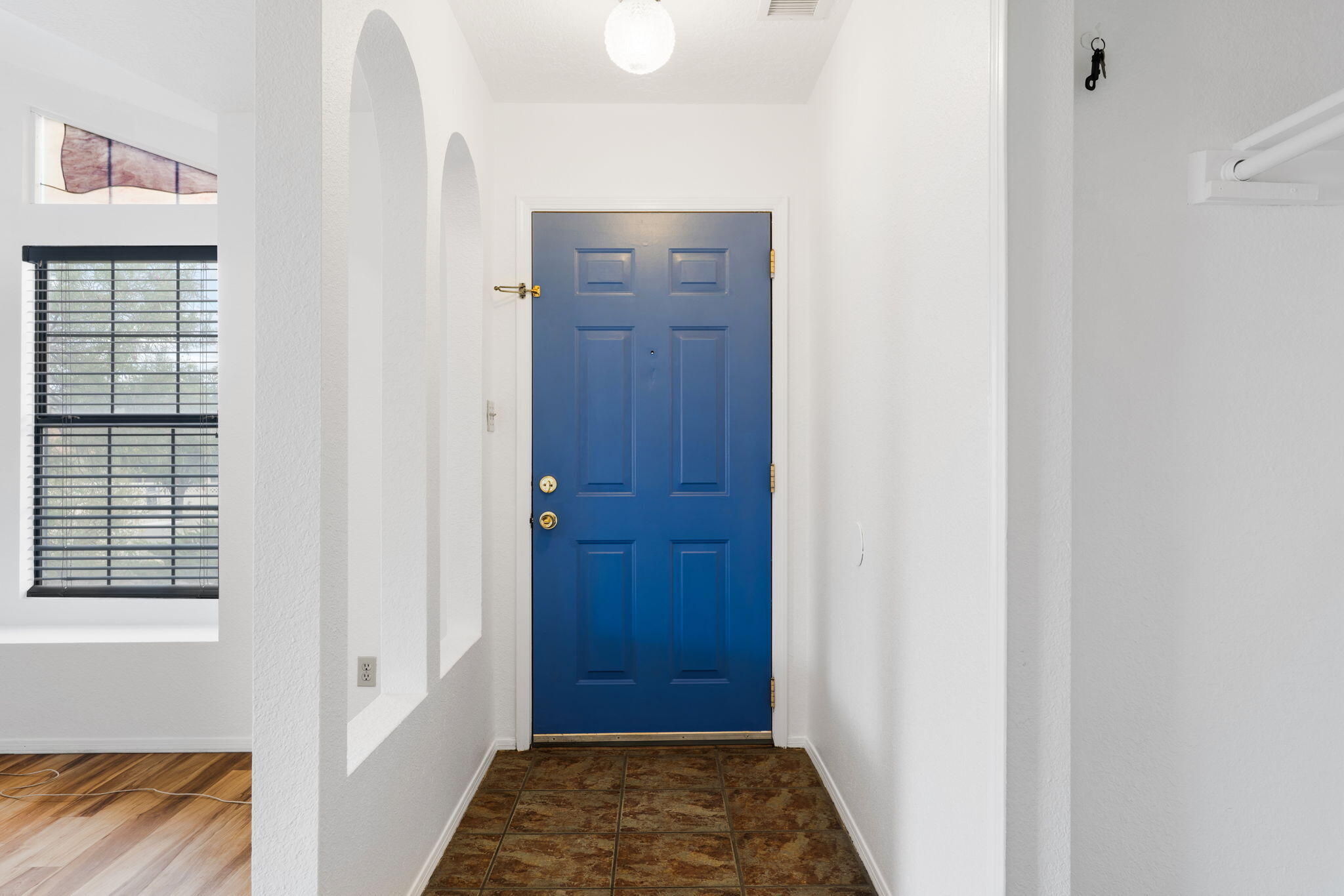 4913 Chromium Drive Northeast Rio Rancho, NM 87124 - Photo 3 of 33 Gallery Image 3