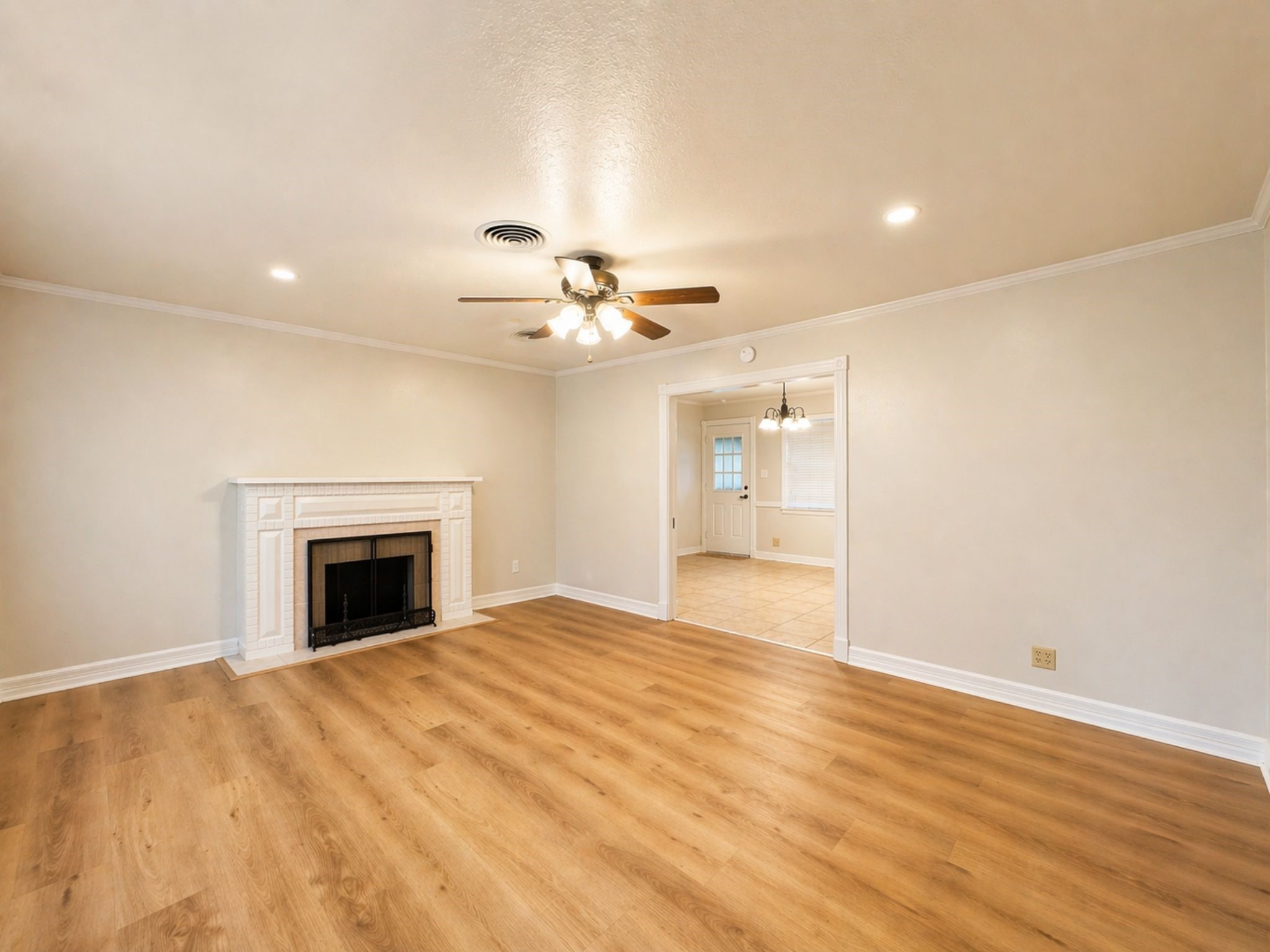 6859 Roxbury Road Houston, TX 77087 - Photo 2 of 11