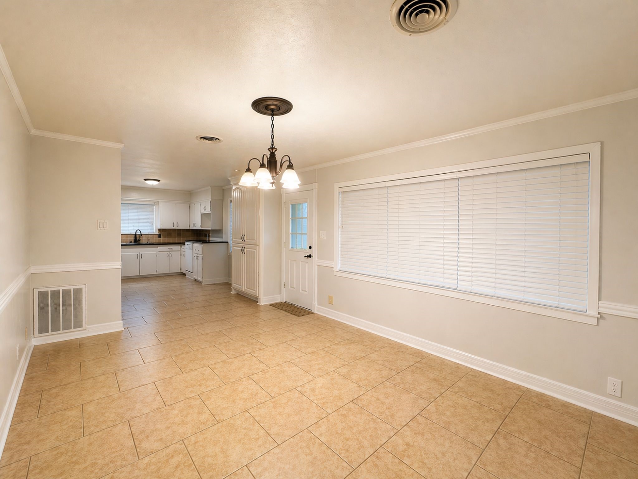 6859 Roxbury Road Houston, TX 77087 - Photo 3 of 11