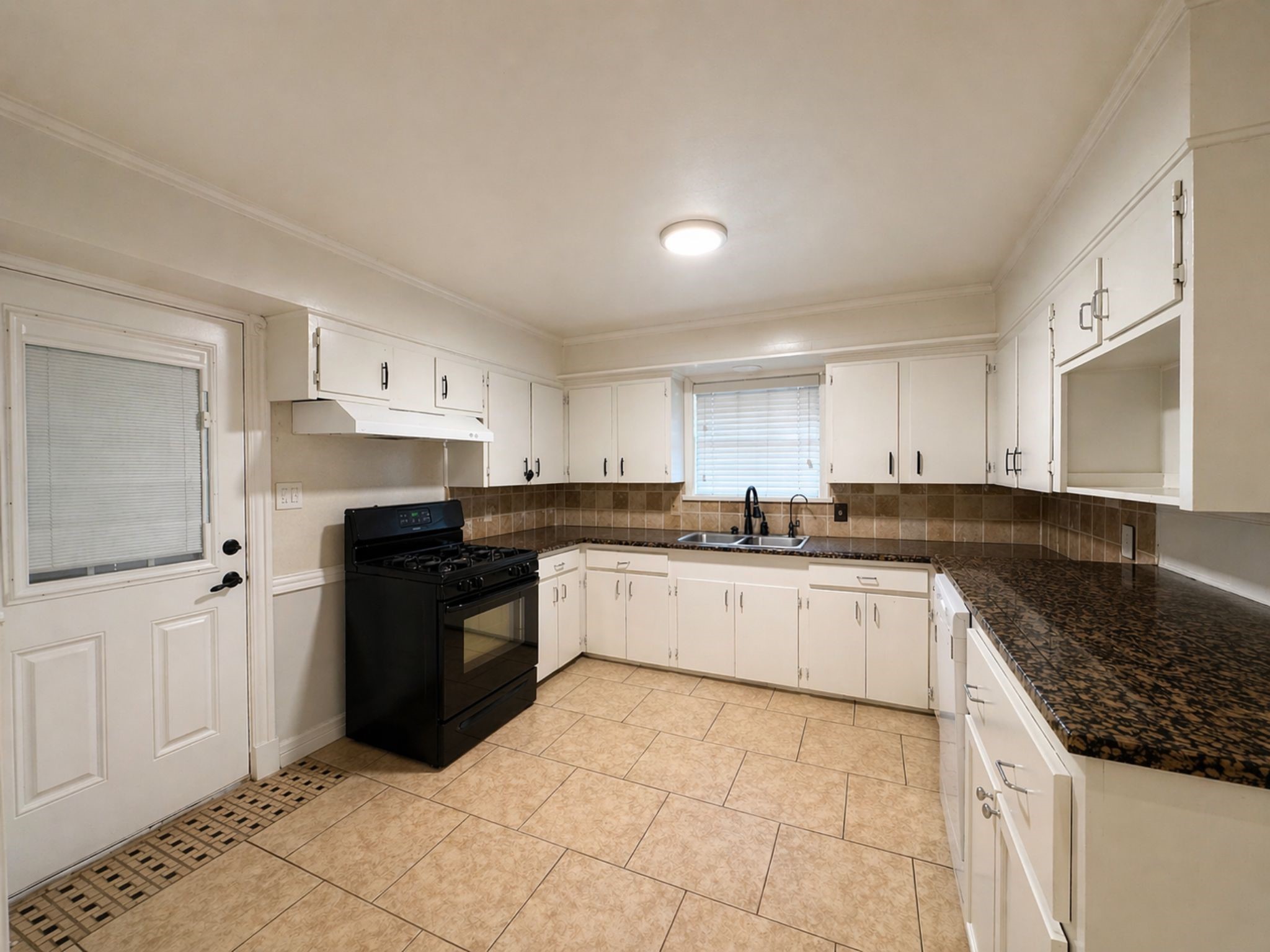 6859 Roxbury Road Houston, TX 77087 - Photo 4 of 11