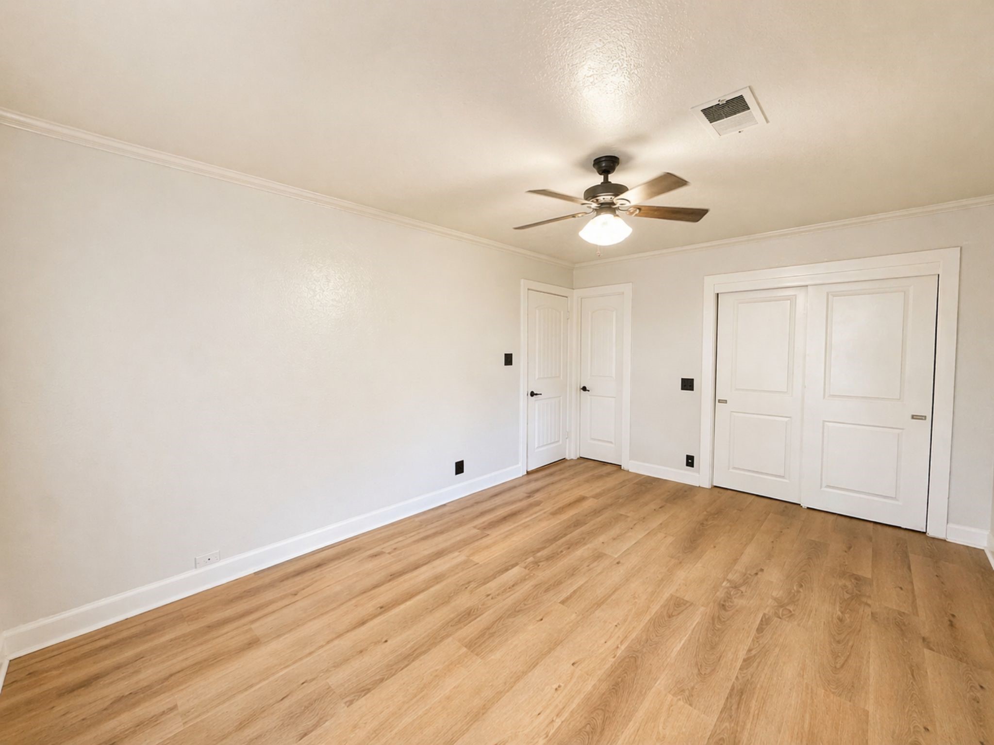 6859 Roxbury Road Houston, TX 77087 - Photo 6 of 11