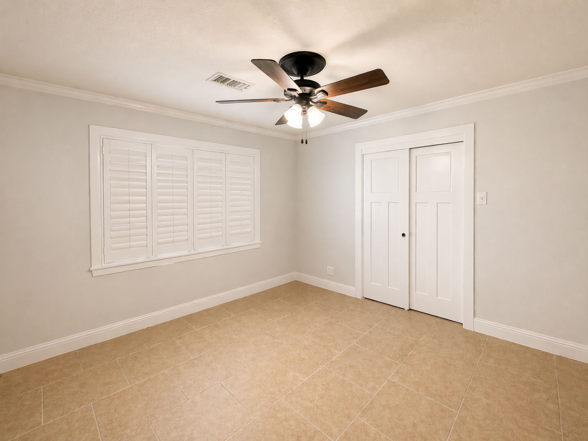 6859 Roxbury Road Houston, TX 77087 - Photo 8 of 11