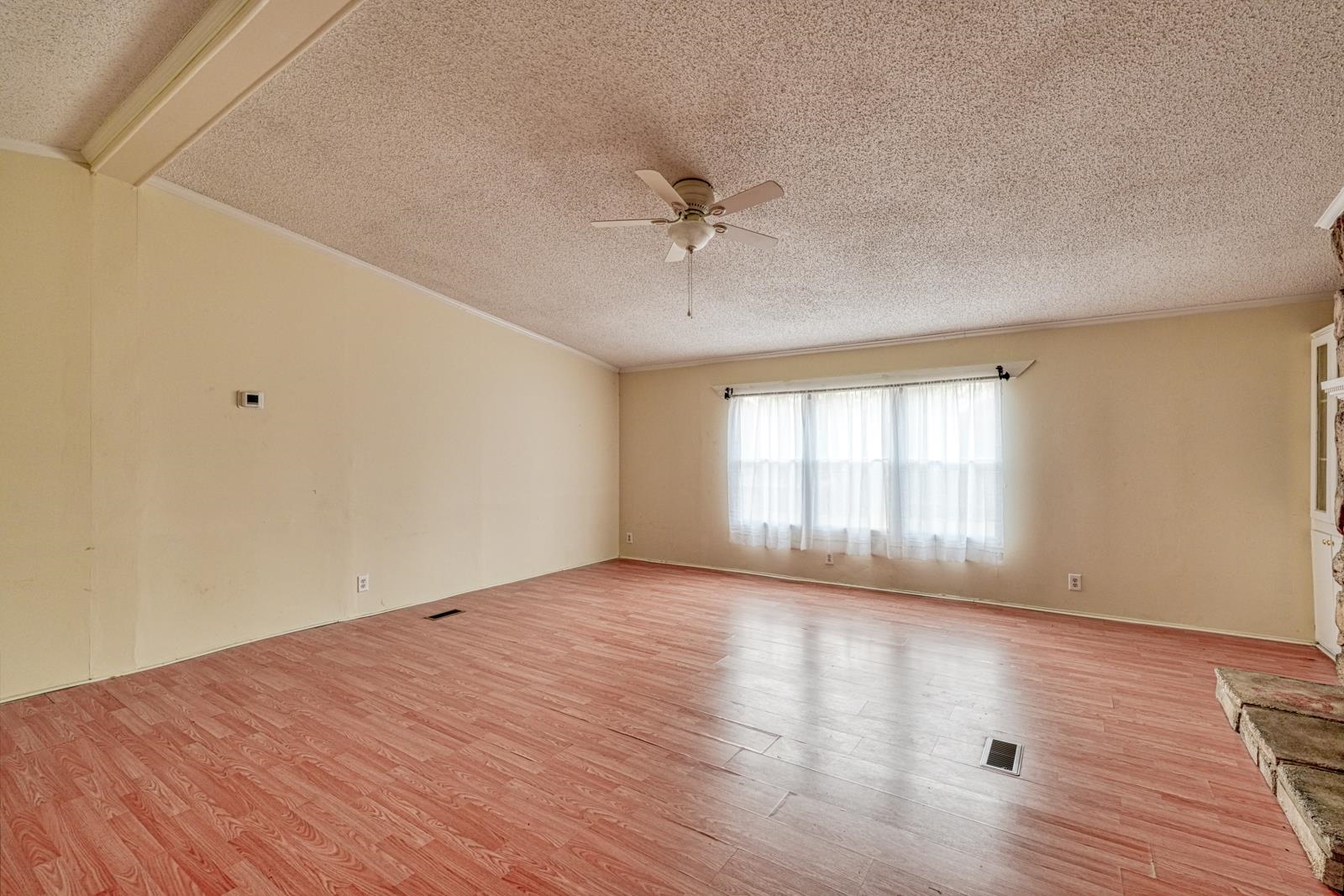 1061 Nazareth Road Spartanburg, SC 29301 - Photo 3 of 38