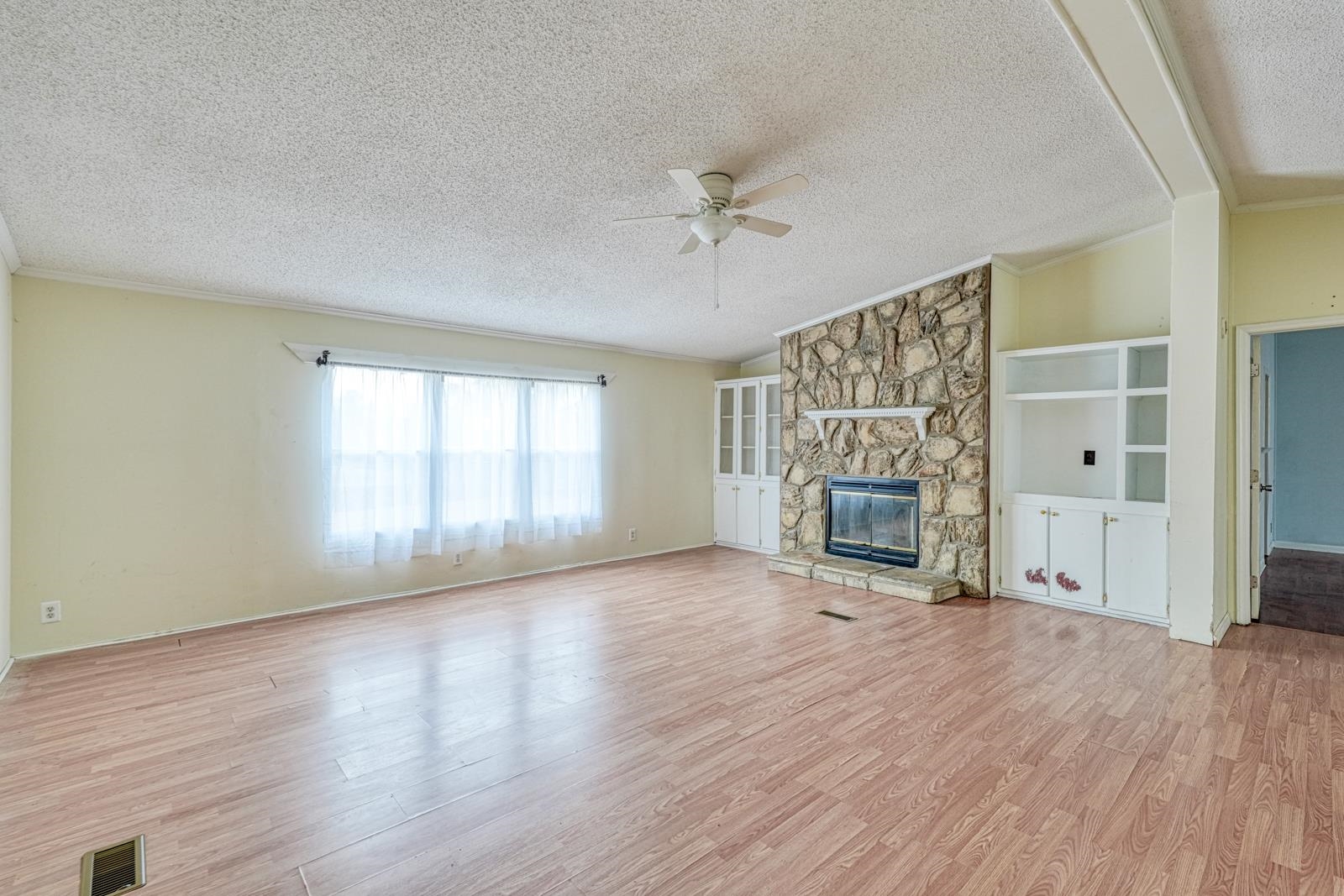 1061 Nazareth Road Spartanburg, SC 29301 - Photo 4 of 38