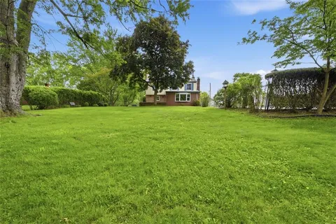 $450,000 | 139 East Edgewood Drive, Canonsburg, PA 15317