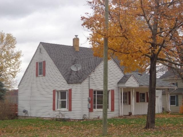 523 Main Street Saranac, MI 48881 - Photo 3 of 17 DSC00043
