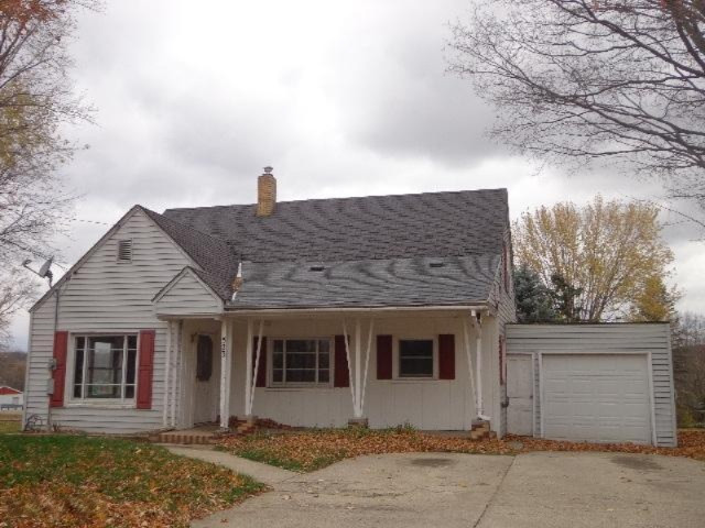 523 Main Street Saranac, MI 48881 - Photo 4 of 17 DSC00045