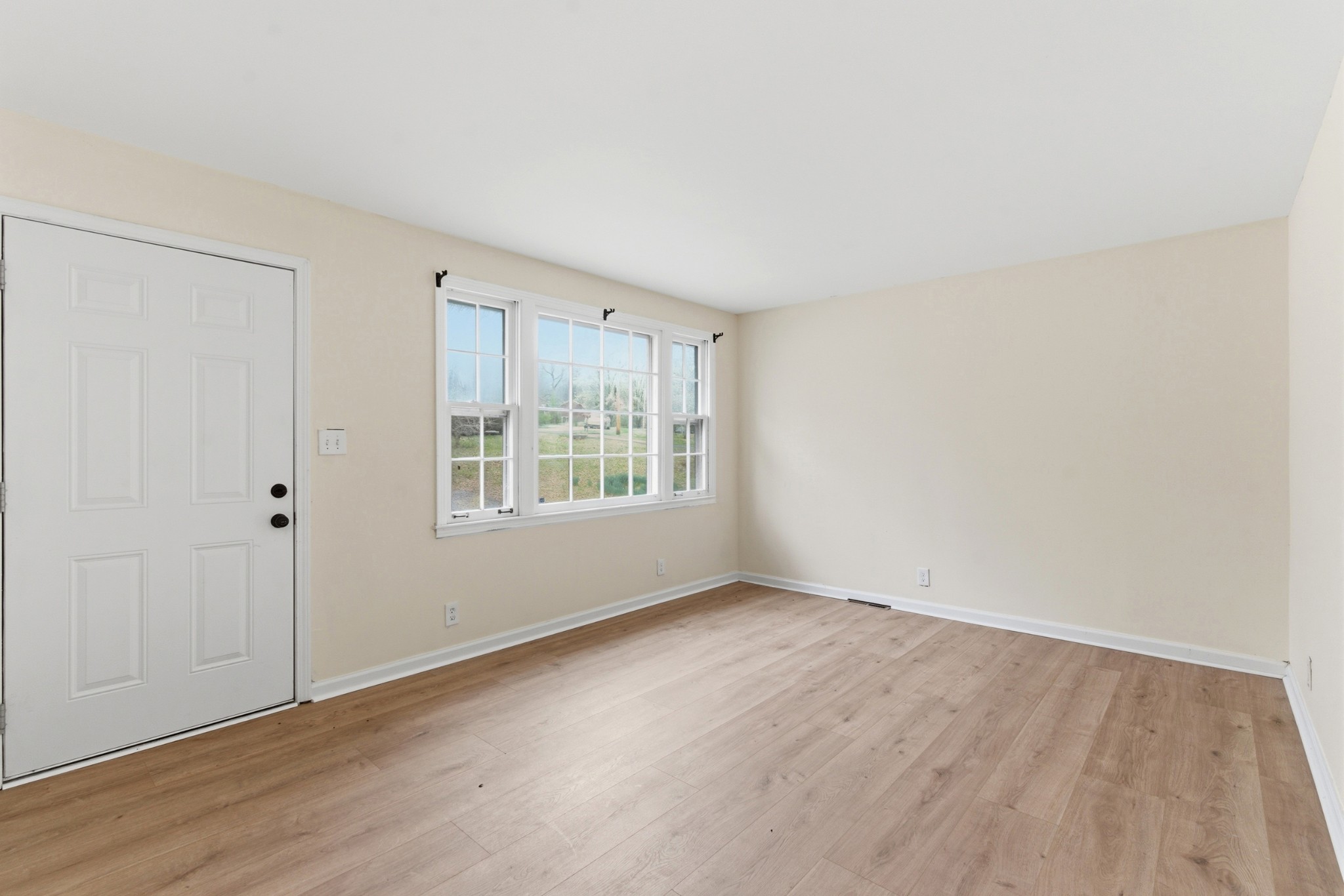 1848 Mimi Road Clarksville, TN 37040 - Photo 3 of 30 Gallery Image 3