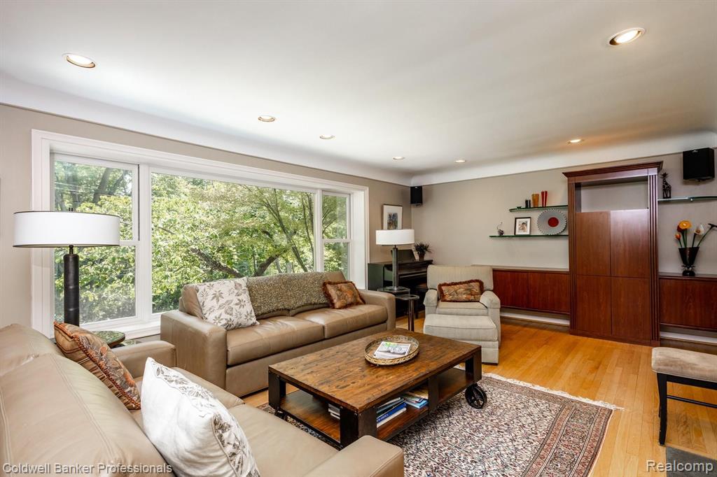2623 Worcester Road West Bloomfield, MI 48323 - Photo 44 of 68
