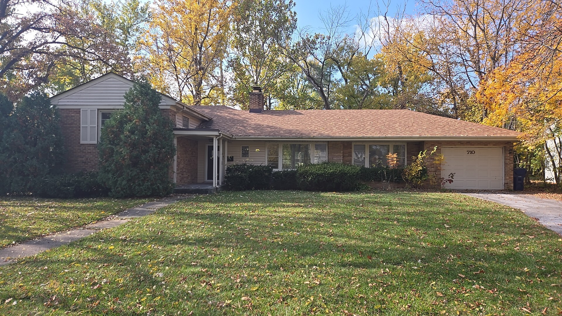 710 Bruce Avenue Flossmoor, IL 60422 - Photo 1 of 20 a front view of a house with a garden