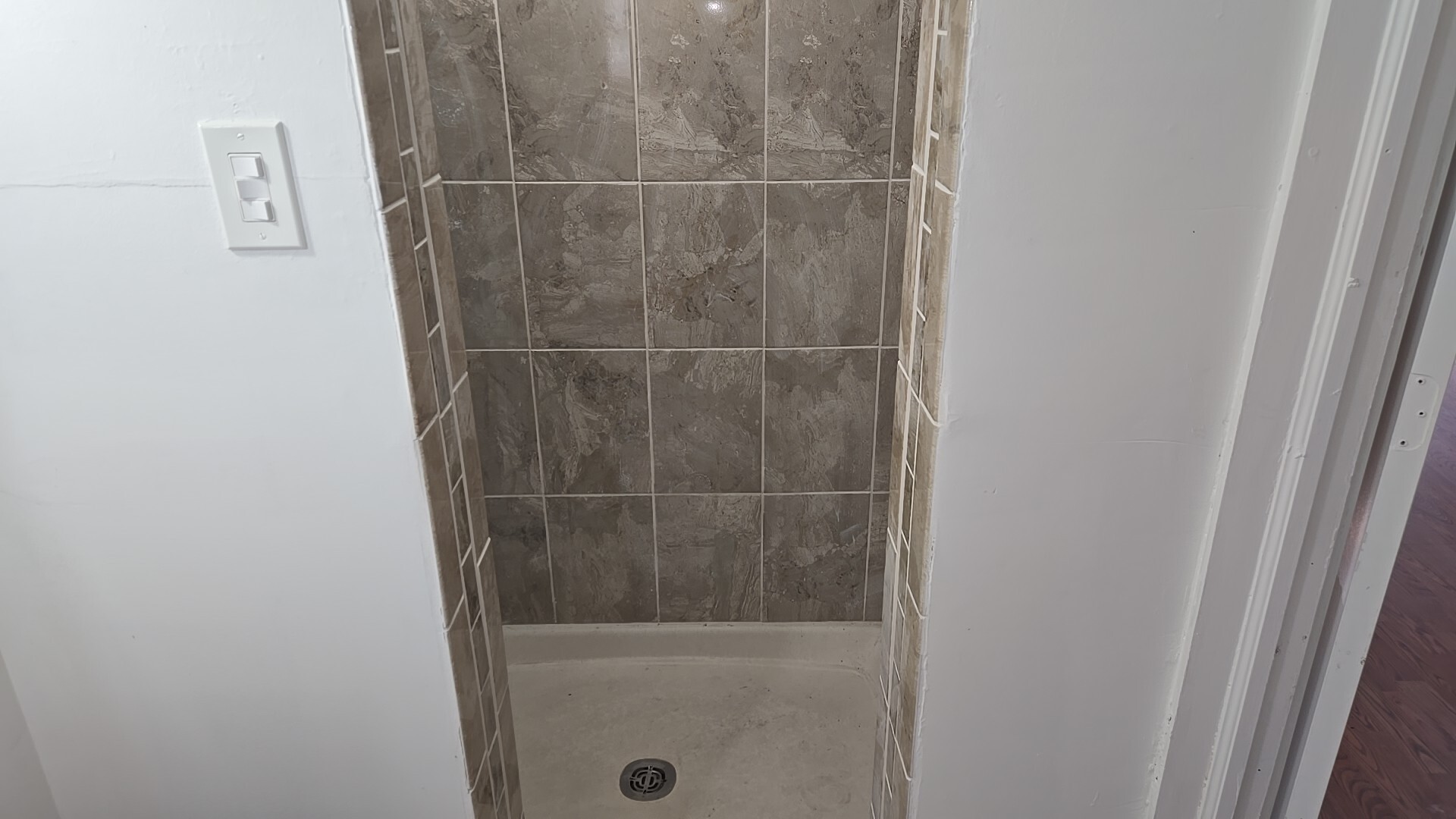710 Bruce Avenue Flossmoor, IL 60422 - Photo 11 of 20 a bathroom with a shower