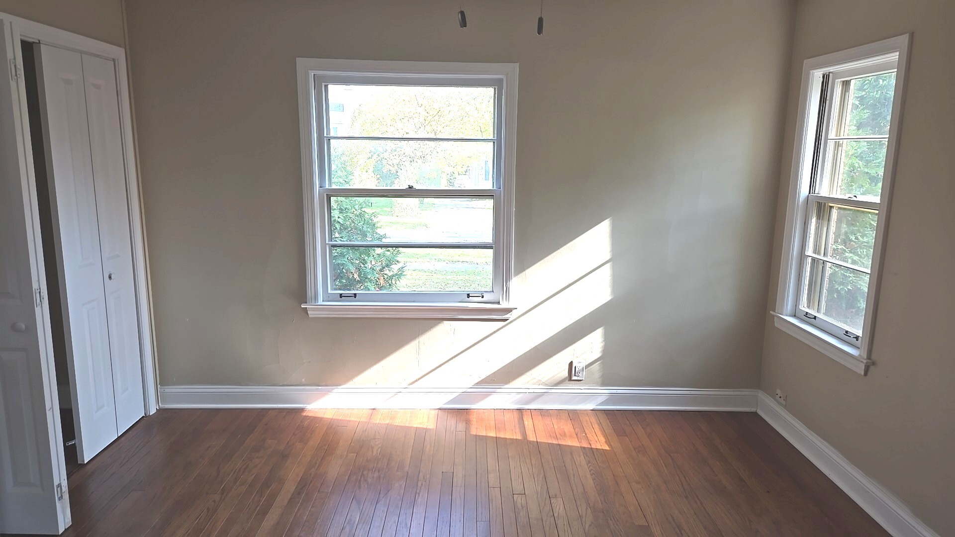 710 Bruce Avenue Flossmoor, IL 60422 - Photo 14 of 20 an empty room with wooden floor and windows