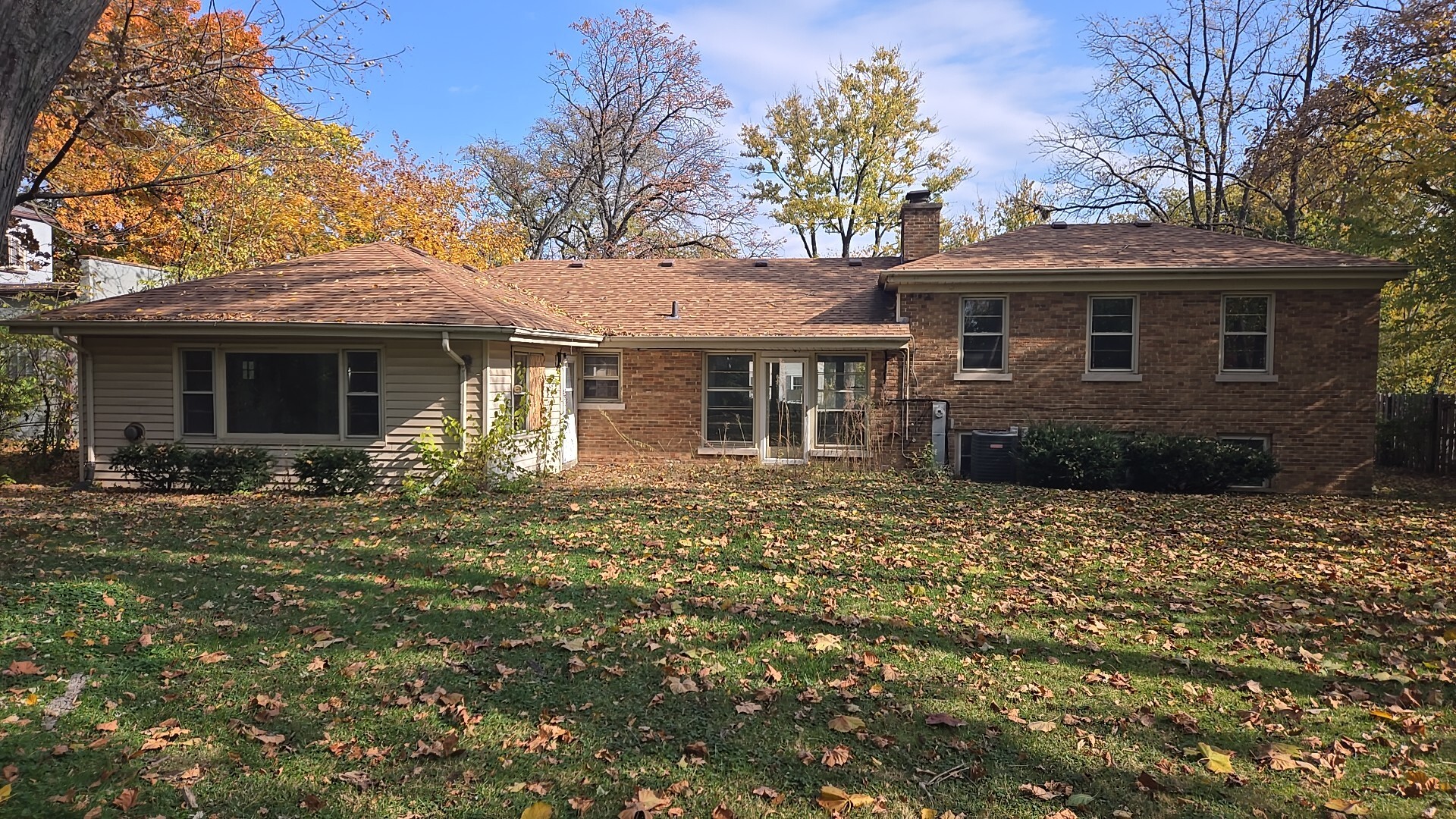 710 Bruce Avenue Flossmoor, IL 60422 - Photo 4 of 20 a front view of a house with garden