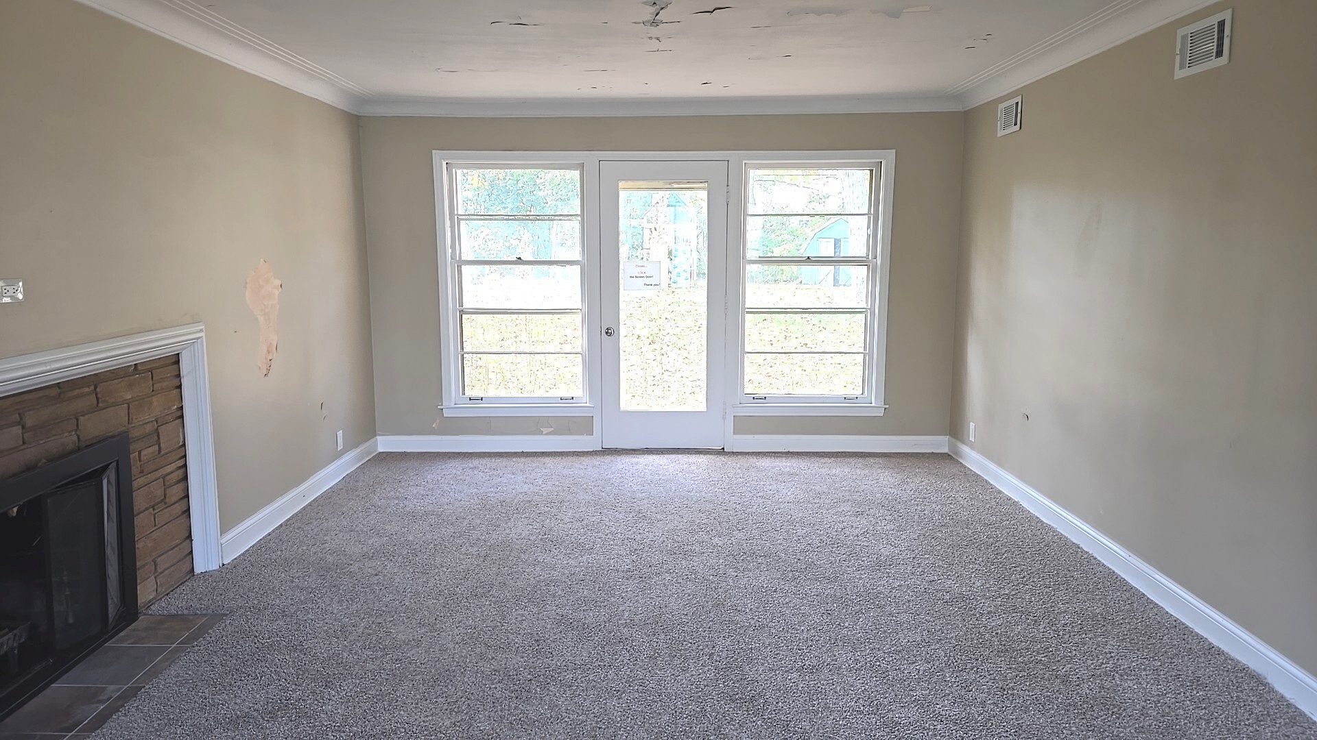 710 Bruce Avenue Flossmoor, IL 60422 - Photo 6 of 20 an empty room with windows