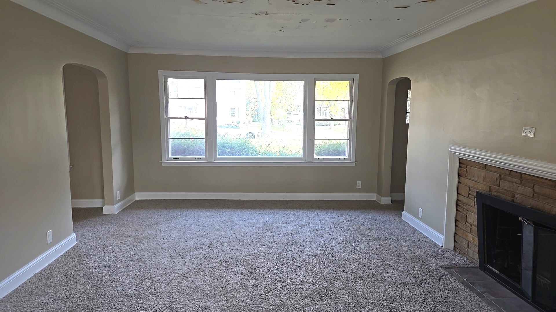 710 Bruce Avenue Flossmoor, IL 60422 - Photo 7 of 20 an empty room with windows