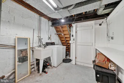 a view of a storage & utility room