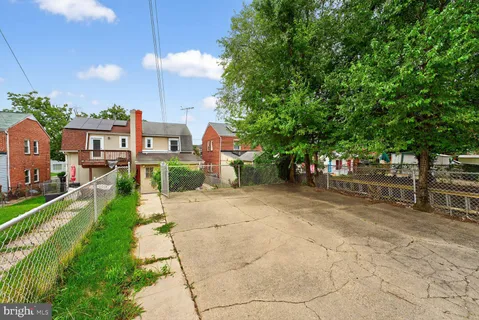 a view of a street both of side of the house