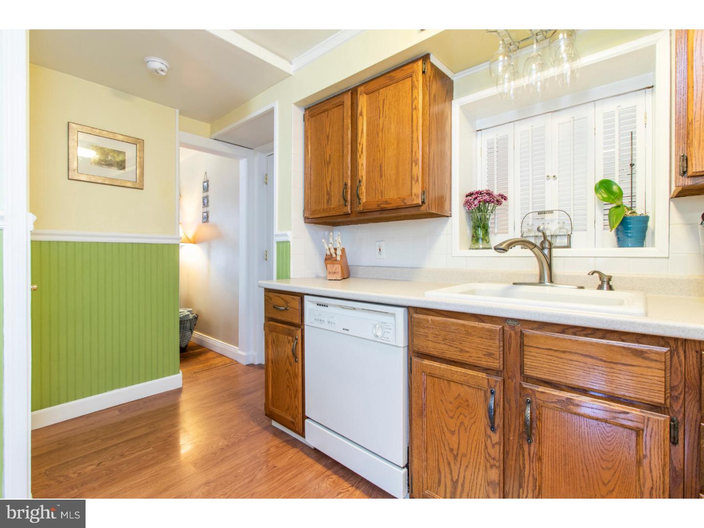 204 Garth Road Oreland, PA 19075 - Photo 8 of 22 Kitchen