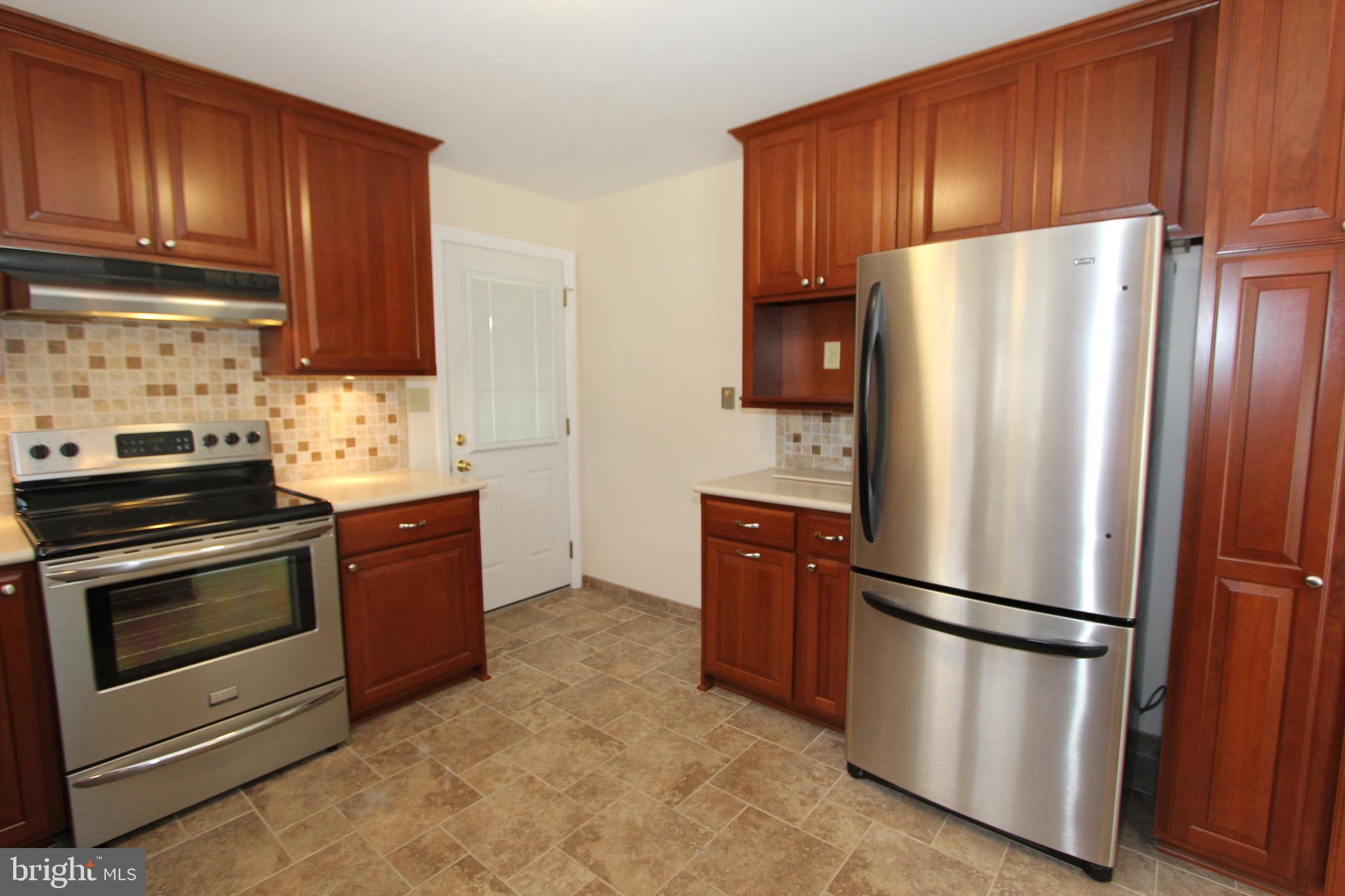8001 Clearfield Road Frederick, MD 21702 - Photo 4 of 55 Amazing eat-in kitchen w/ updated cabinets