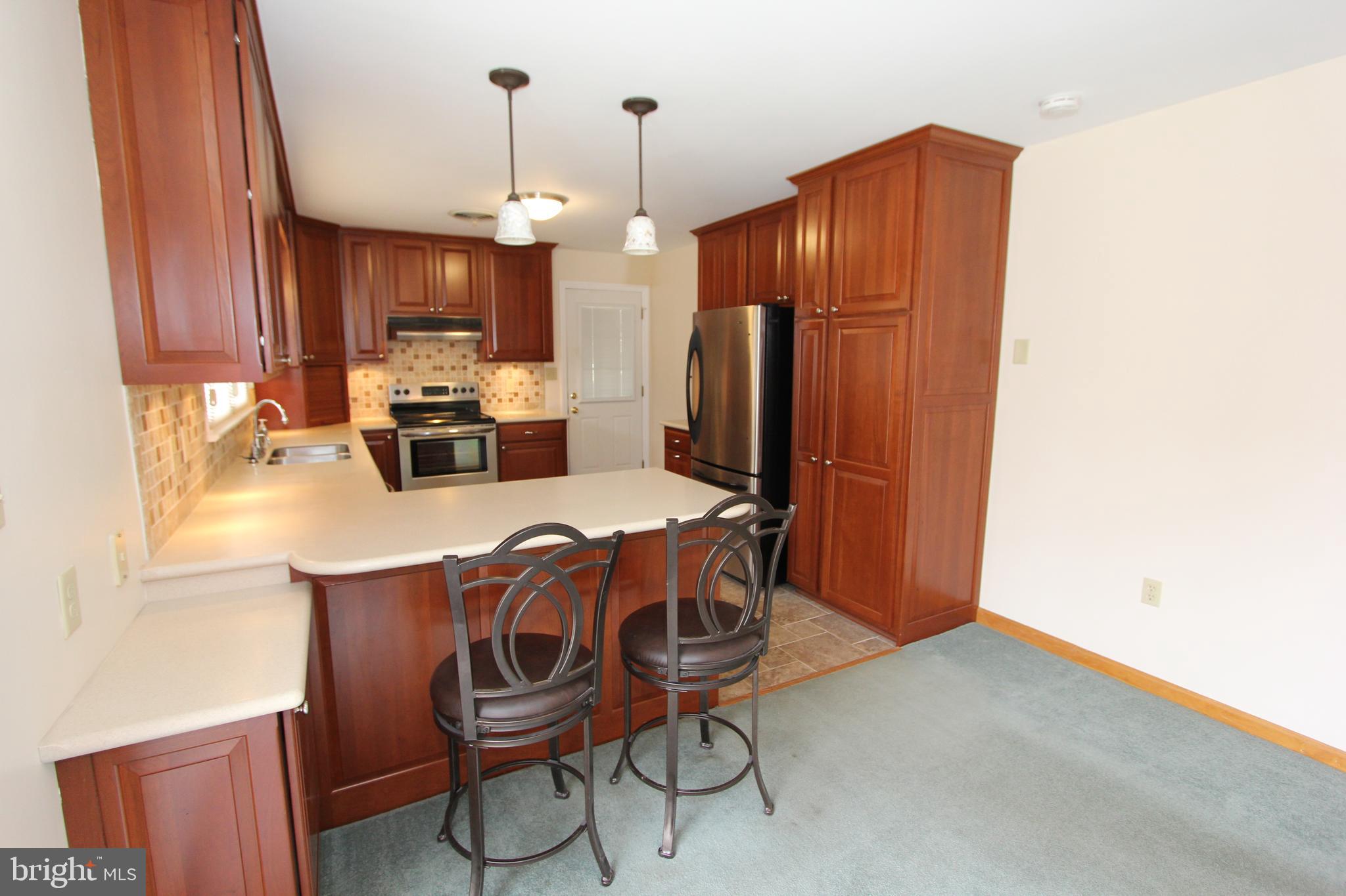 8001 Clearfield Road Frederick, MD 21702 - Photo 5 of 55 Peninsula island with breakfast bar