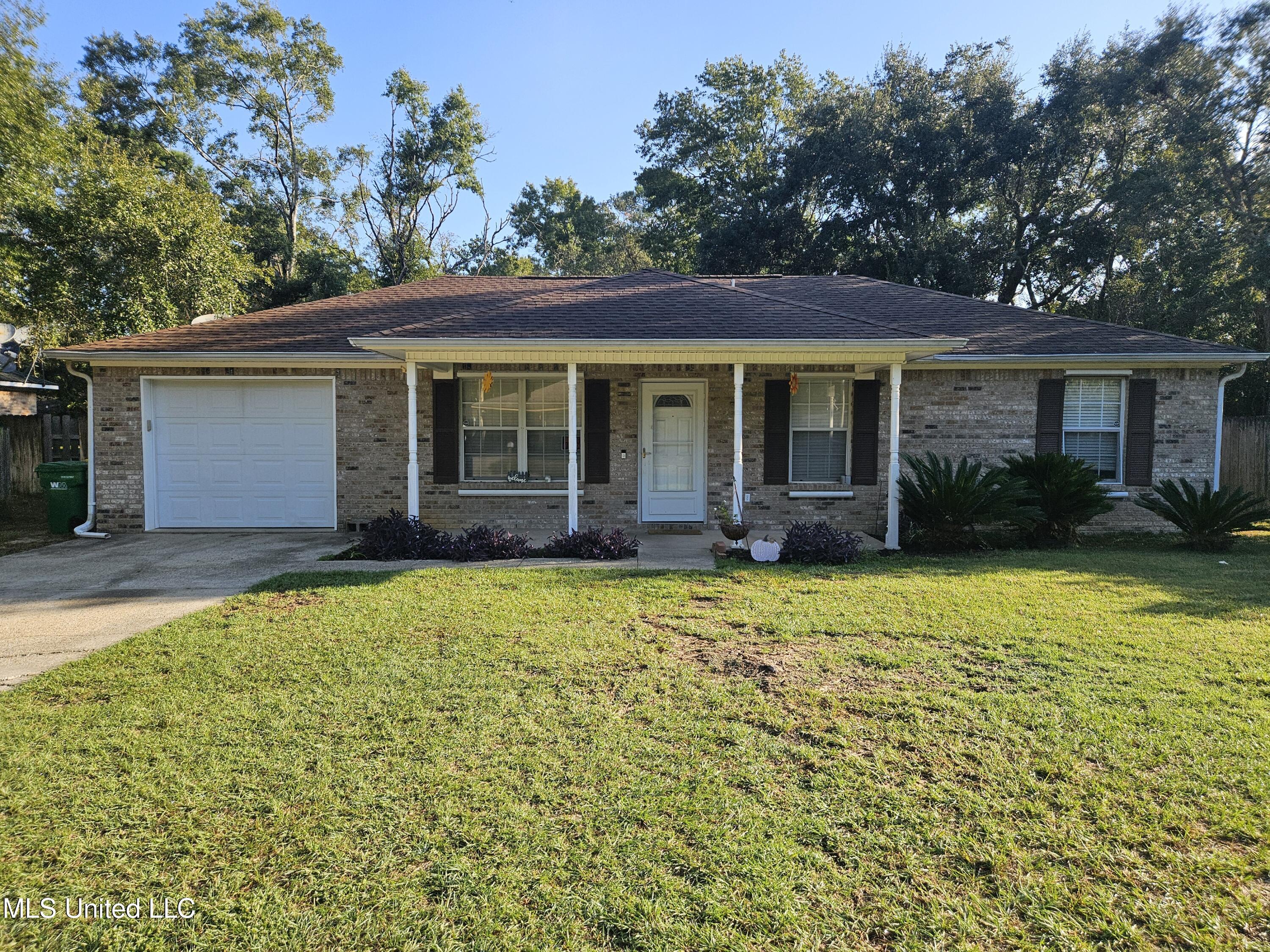 808 Orange Street Ocean Springs, MS 39564 - Photo 1 of 15 20251028_085436