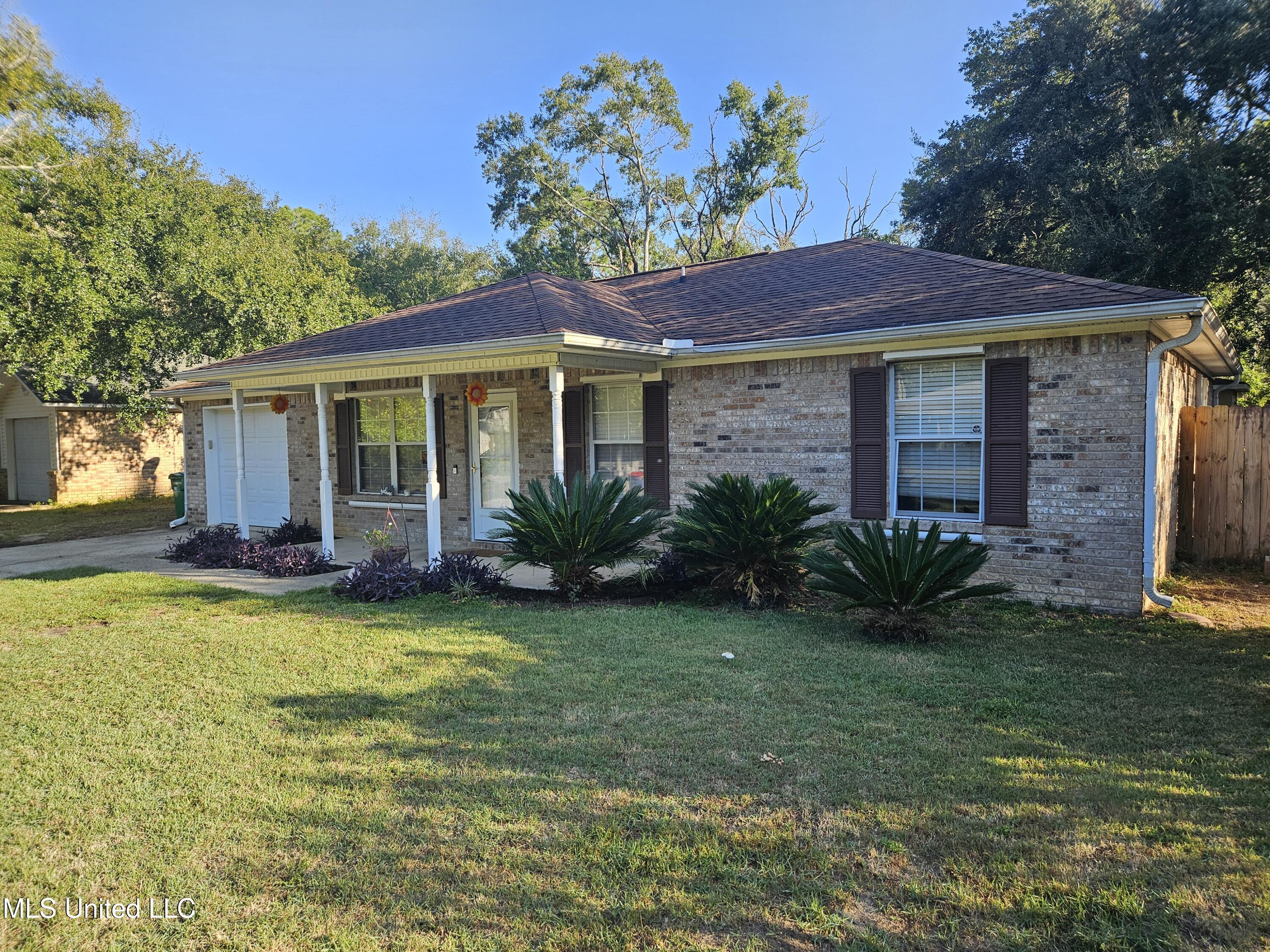 808 Orange Street Ocean Springs, MS 39564 - Photo 2 of 15 20251028_085542
