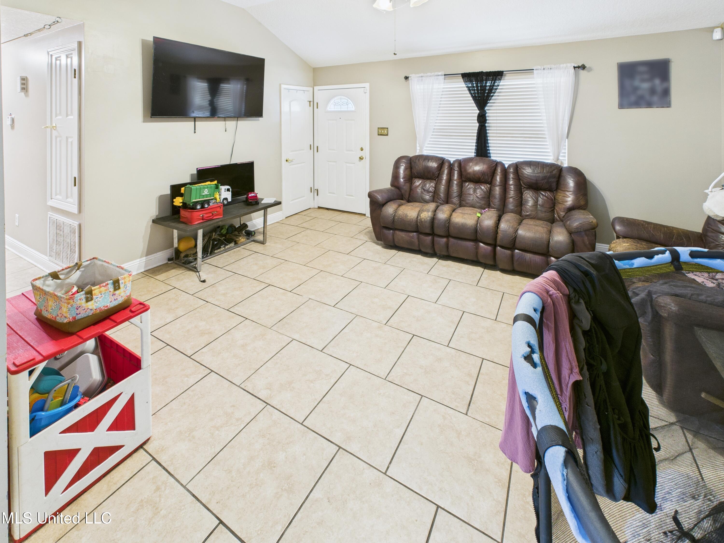 808 Orange Street Ocean Springs, MS 39564 - Photo 3 of 15 CAM04654G0-PR0022-STILL003