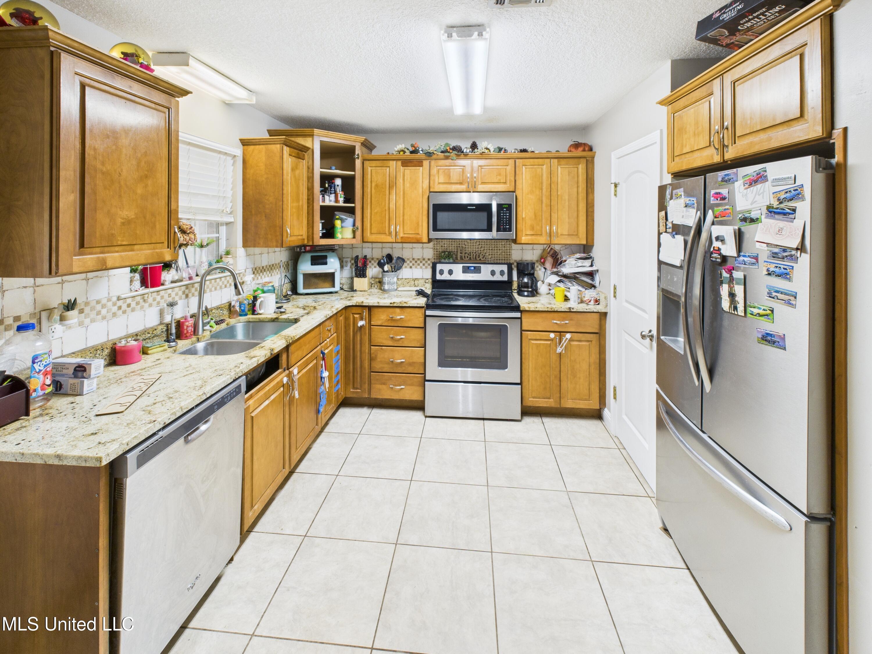 808 Orange Street Ocean Springs, MS 39564 - Photo 5 of 15 CAM04654G0-PR0022-STILL002
